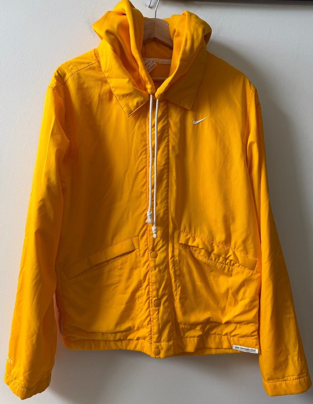 Nike therma-fit standard issue basketball winterized hooded jacket size medium